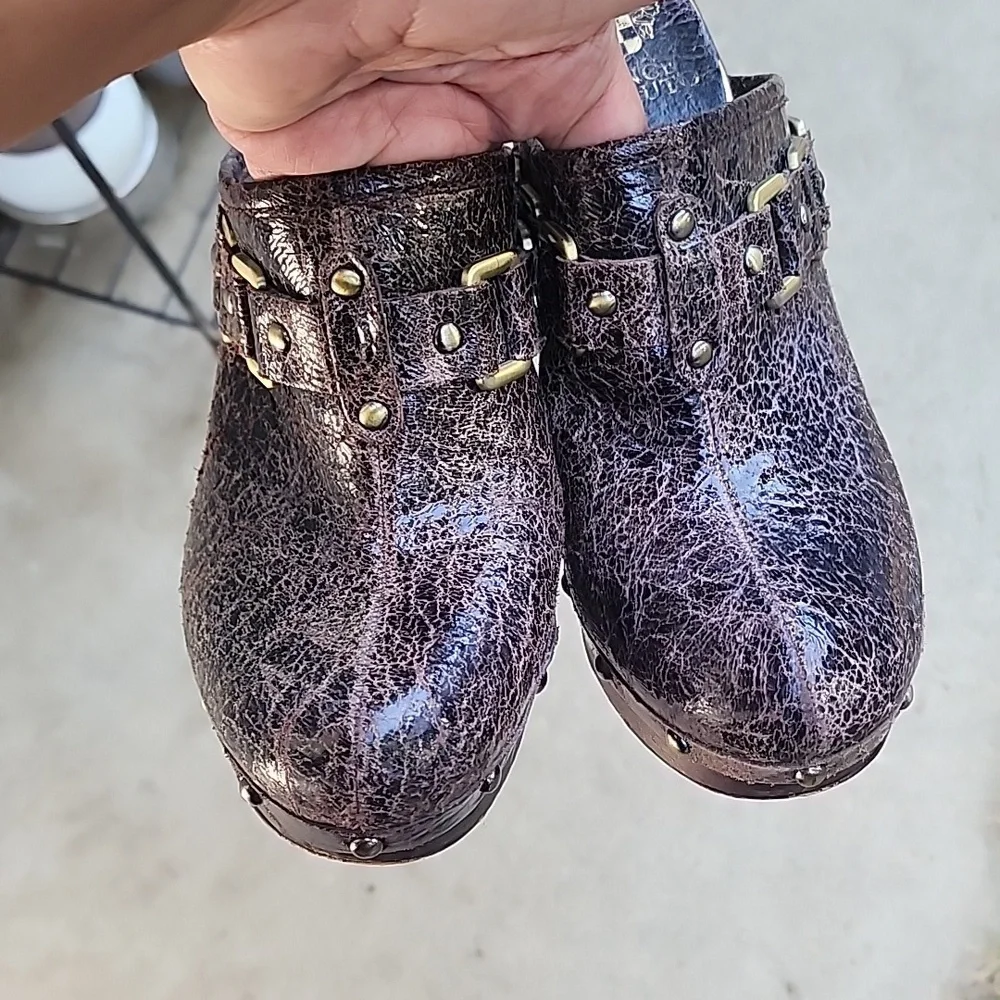 Vince Camuto Black Brown Crackle Leather Studded Platform Mules Grunge Y2K - Picture 16 of 16